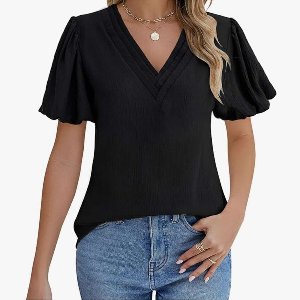 Women’s blouse. Black v neck. NWT!